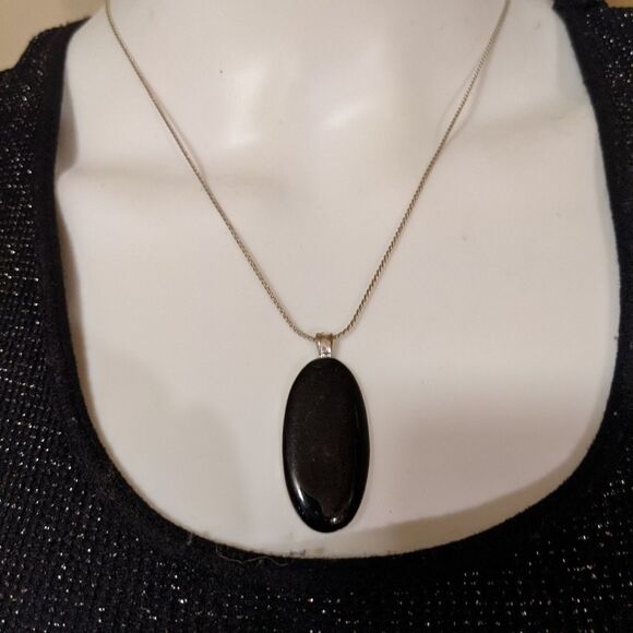 Nice pendant on silver toned chain - Picture 1 of 8